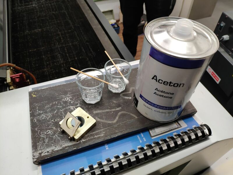 Datei:Prost Lasercutter reinigung.jpg