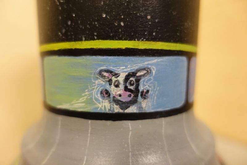 Datei:Bar lamps finished lamp detail cow.jpg