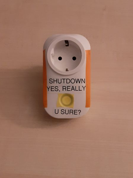 Datei:Metalab shutdown button.jpg