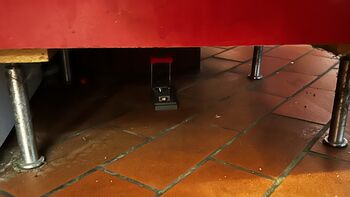 Schnappfalle SF3 in der Küche unter dem Schrank