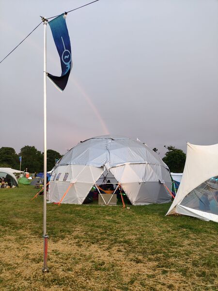 Datei:Dome end of rainbow EMF.jpg